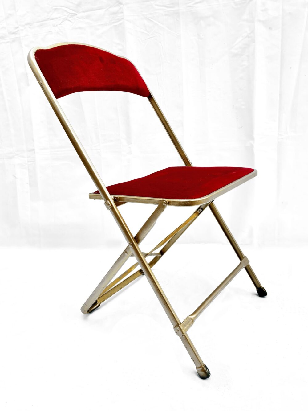 CHAISE EN VELOURS ROUGE